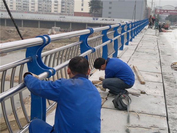 阿坝不锈钢河道护栏的特性及其在城市景观中的应用
