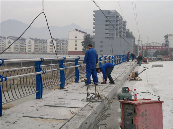 阿坝不锈钢复合管护栏常见问题及解决方案